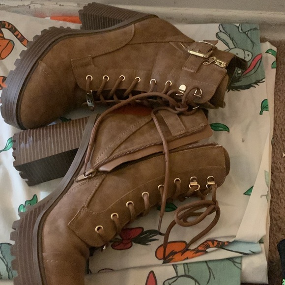 Booths, Brown - Picture 3 of 4